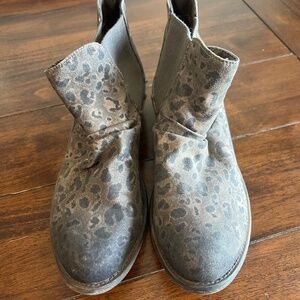 Billabong Leopard booties
